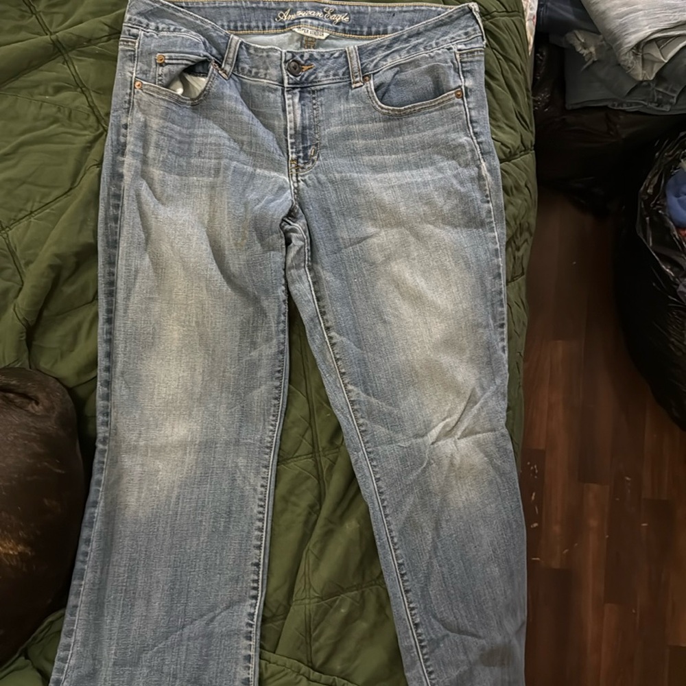 American Eagle super stretch blue jeans